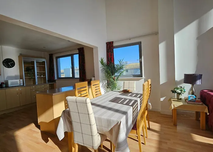 Penthouse Ocean View Luxury Penthouse * אדינבורו