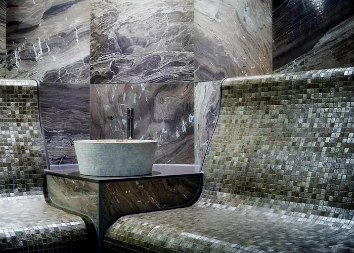 Sheraton Grand & Hotel