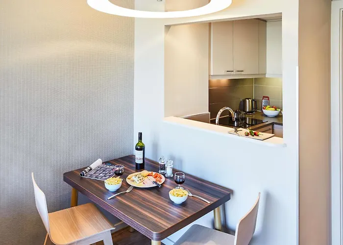 Adagio Royal Mile Aparthotel 4*