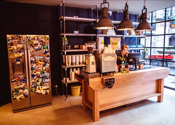 Stay Central Hotel מלון