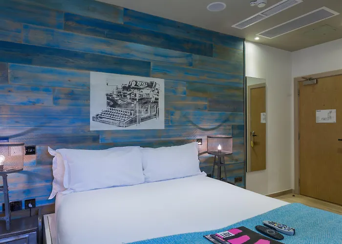 Stay Central Hotel מלון 3*