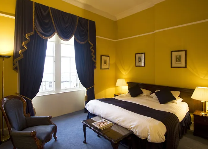 Royal Scots Club Hotel