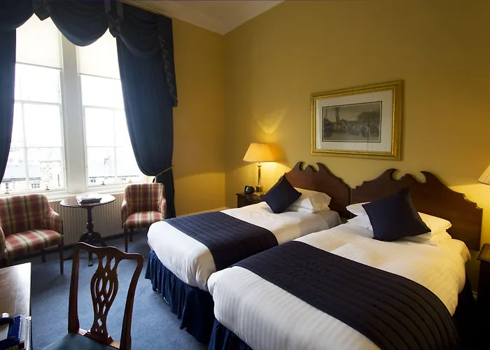Royal Scots Club Hotel 3*
