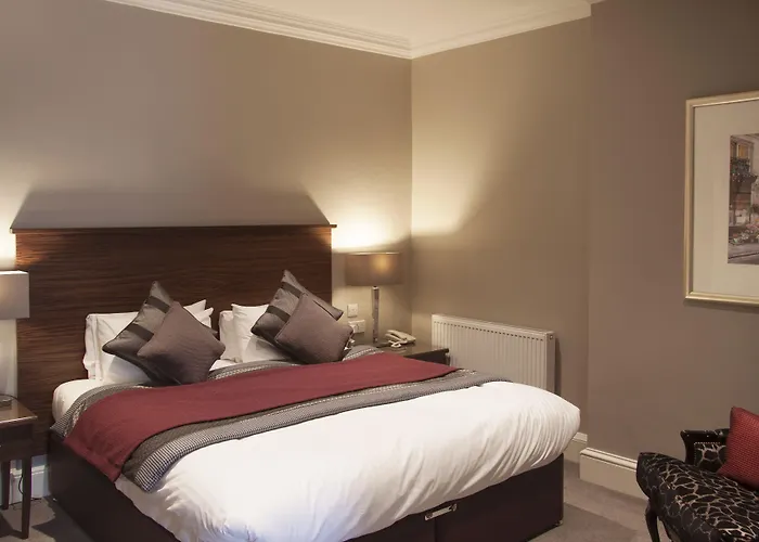 Royal Scots Club Hotel