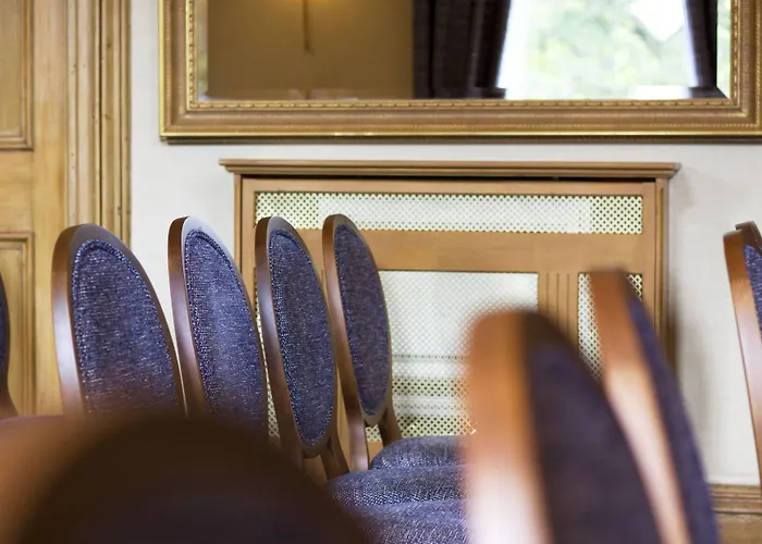 Royal Scots Club Hotel 3*