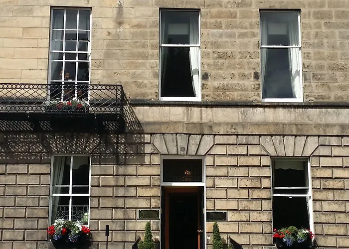 Royal Scots Club Hotel 3*