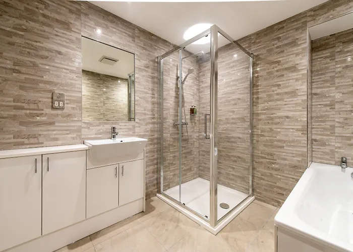 Royal Scots Club Hotel