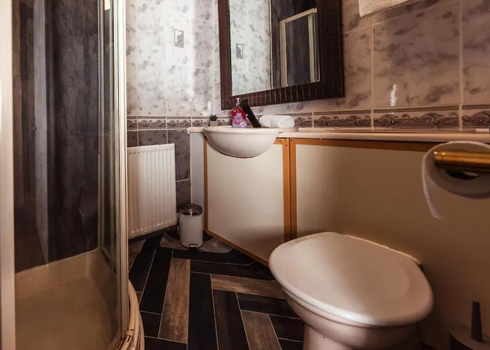 Cosy By The Meadows 4