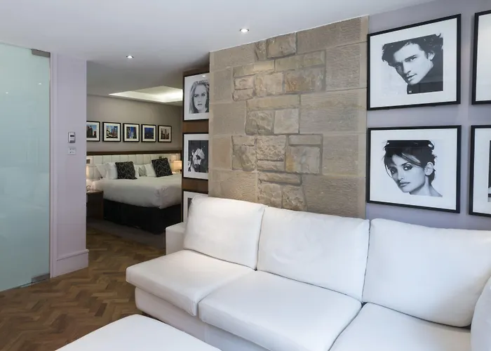 Le Monde Edinburgh