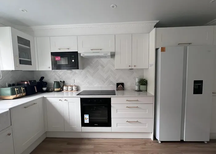 Dom wakacyjny Centre House - 5 Bedrooms - Sleeps 9 - Parking