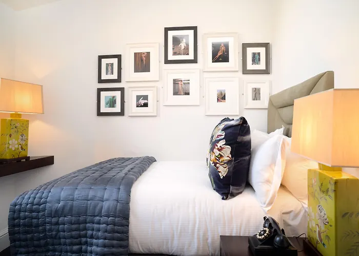 Hotell Black Ivy 4*