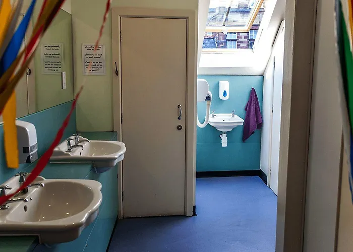 Castle Rock - Adults Only Hostel