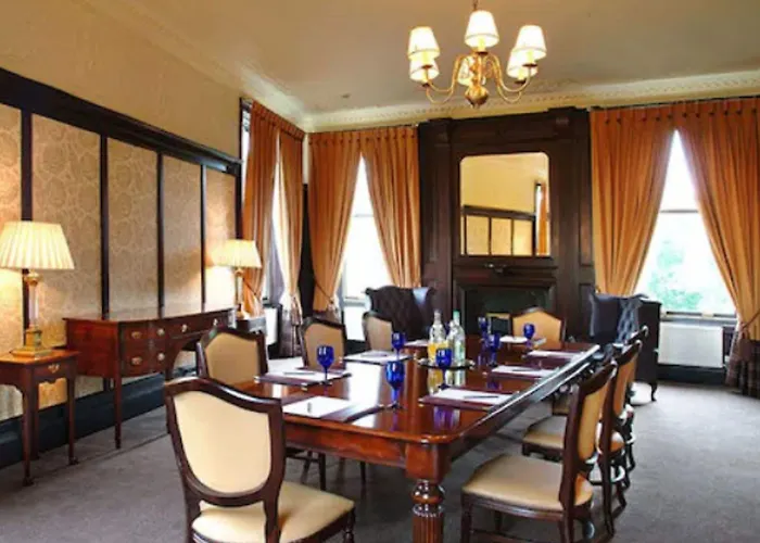 The Parliament House 3*