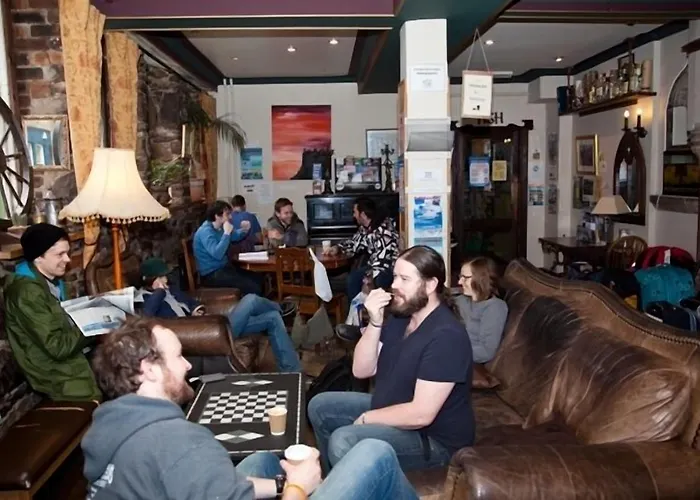 High Street - Over 18s Only, Backpackers Atmosphere (adults Only) * Эдинбург