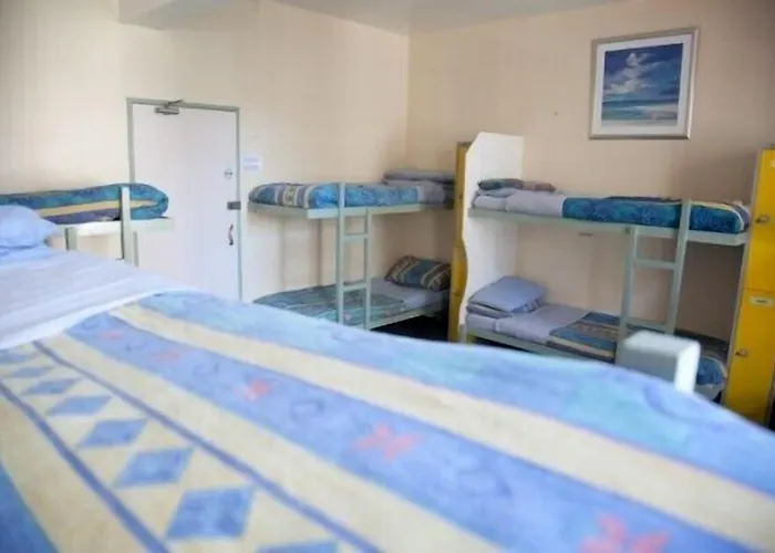 Хостел High Street - Over 18s Only, Backpackers Atmosphere (adults Only) *