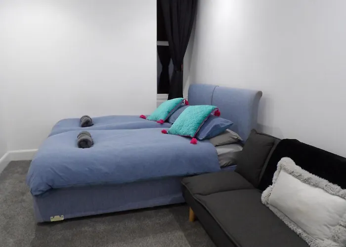 2bed Sleeps 4-near Meadows Park Parking Wifi