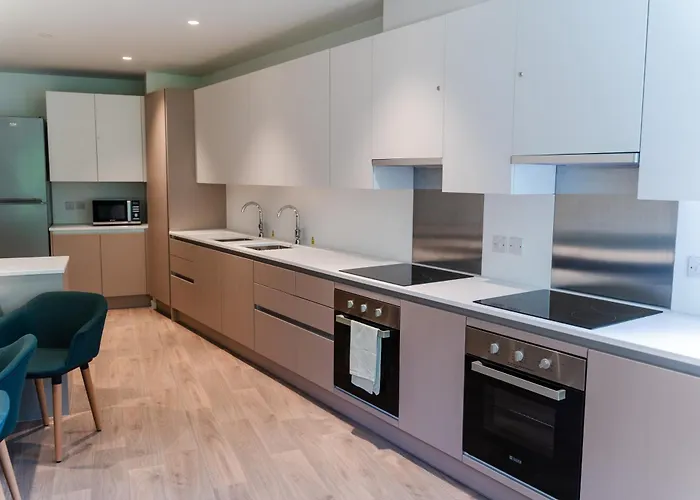 Destiny Student - Burnet Point * אדינבורו