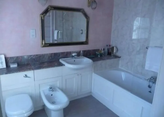 فندق Spylaw Bank House 3*