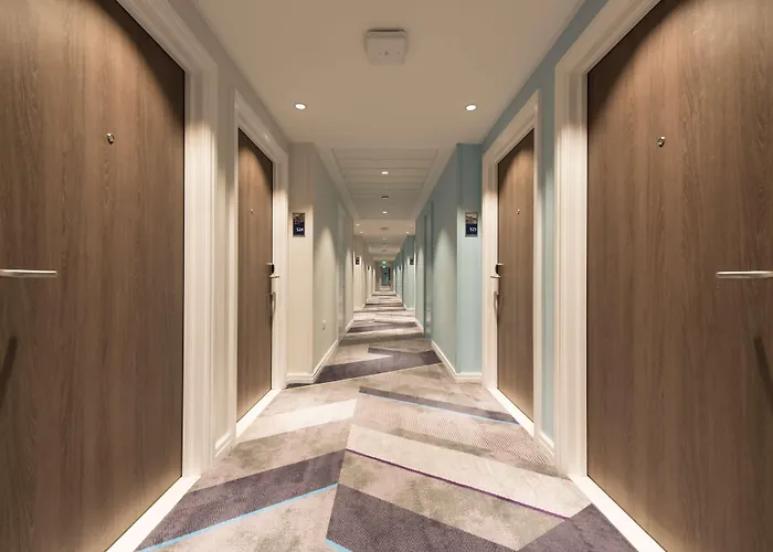 Hampton By Hilton West End 3*