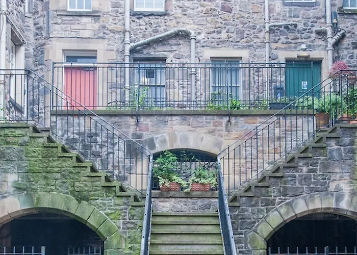 Writers View, Royal Mile * Edinburgh