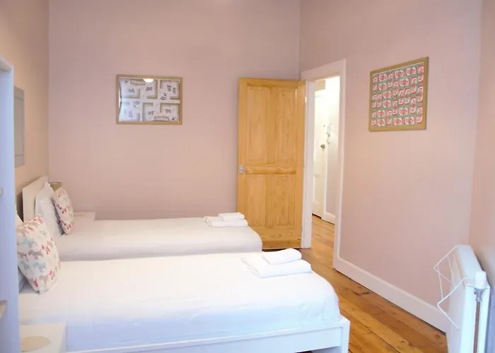 Elm Row Spacious And شقة *