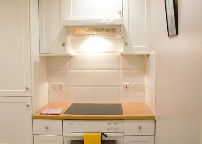 Elm Row Spacious And شقة