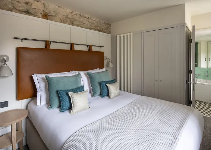 Abbey Apartments, At Holyrood