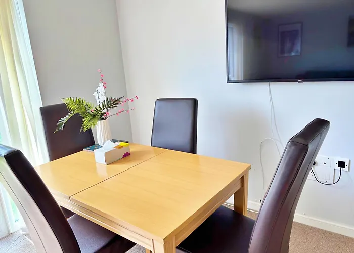 Holiday home Newbuild - 3 Bedrooms, 2 Baths,5 Mins From Airport Edinburgh