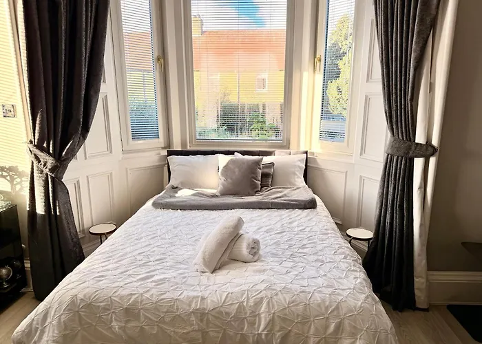 Immanuel House - Modern Luxury Victorian 1872 - Free Parking & Superfast Fibre Optic Wifi *