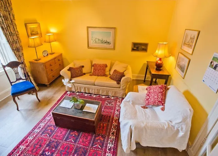 Thistle Street At Heart Of The Centre *