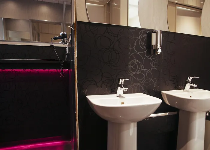 Backpackers - Over 18s Only