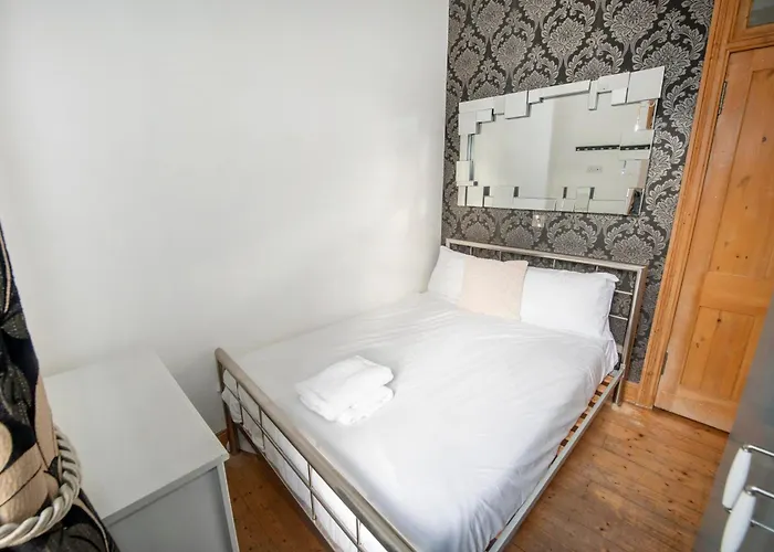 Dom wakacyjny Roomy 1 Level Free Parking Edynburg