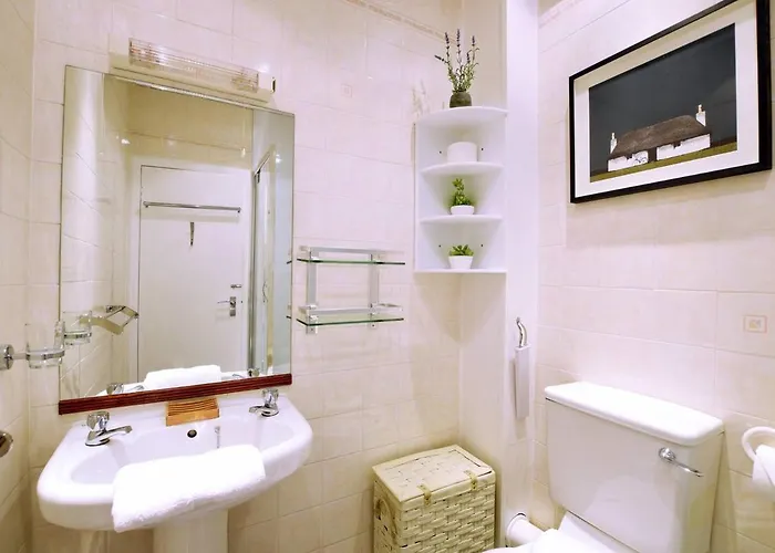 Great Location! 2bd,2 Bath In Centre Of * Edinburgh