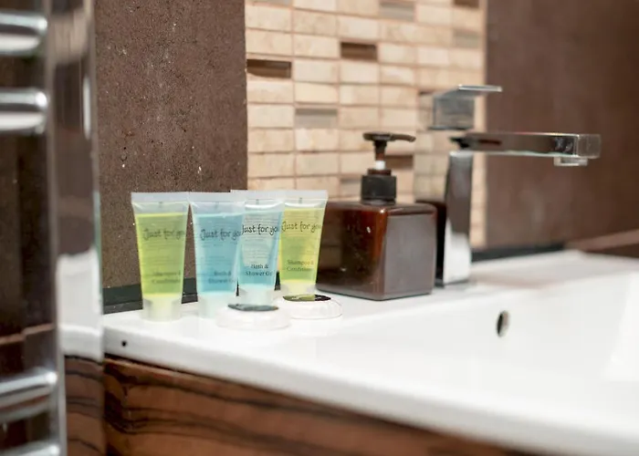 Modern 2-bdr Flat In - Pass The Keys *