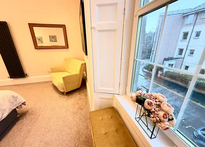 Georgian Luxury - Fast Broadband Wifi - Parking Available *