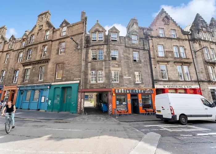 Warden's Close