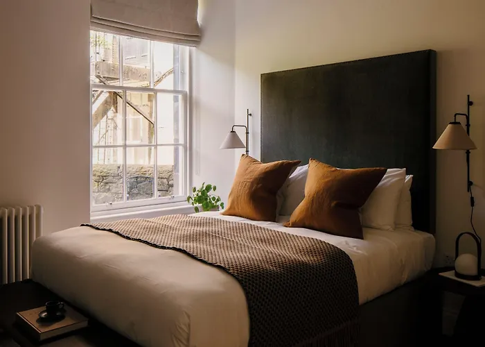 Hotel apartamentowy 33 Castle Terrace 4*