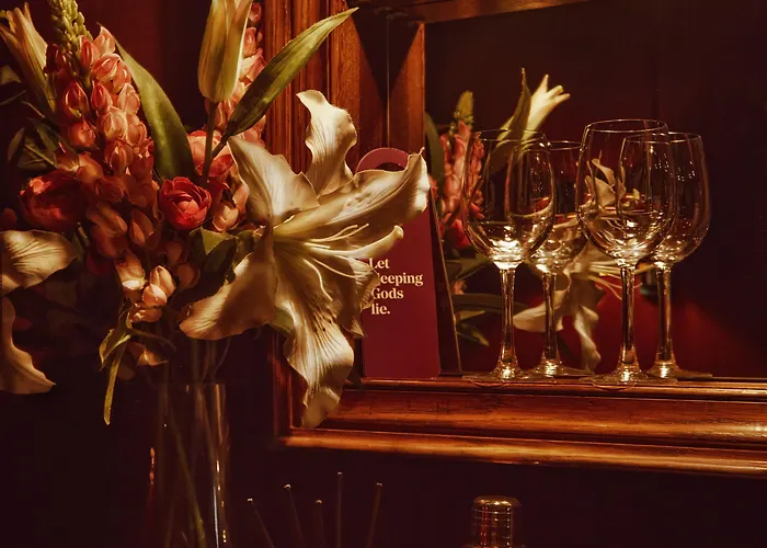 House Of Gods Royal Mile 4*