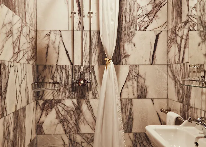 House Of Gods Royal Mile Hotel