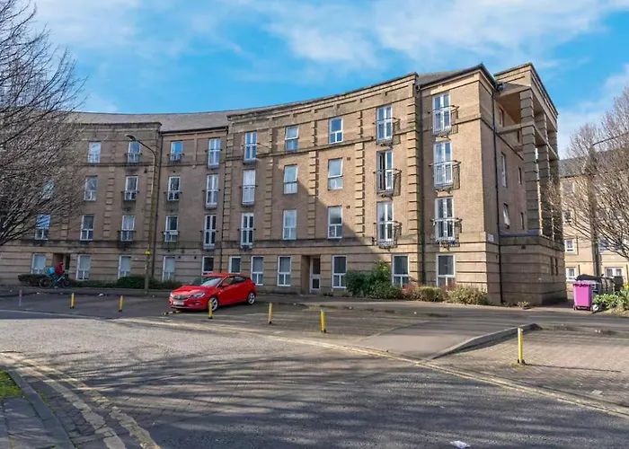 2 Bedroom In Apartment Edinburgh