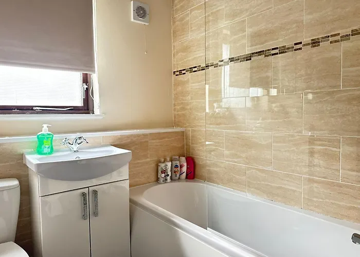Spacious 1br Flat By Centre