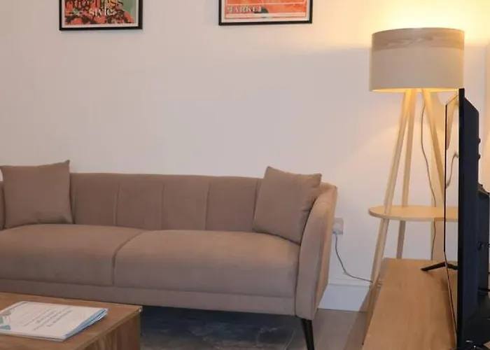 Elegant 3br At Haymarket Эдинбург