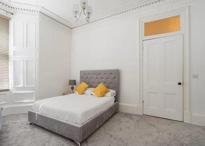 Maindoor Private Entrance Apartment