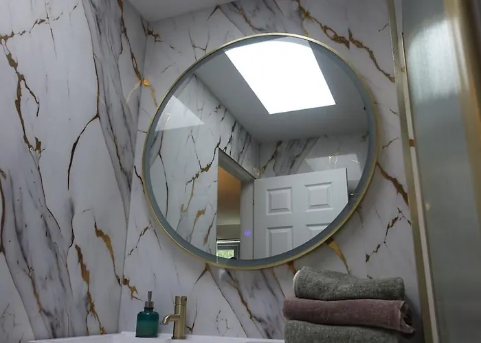 One - New To Market Apartment *