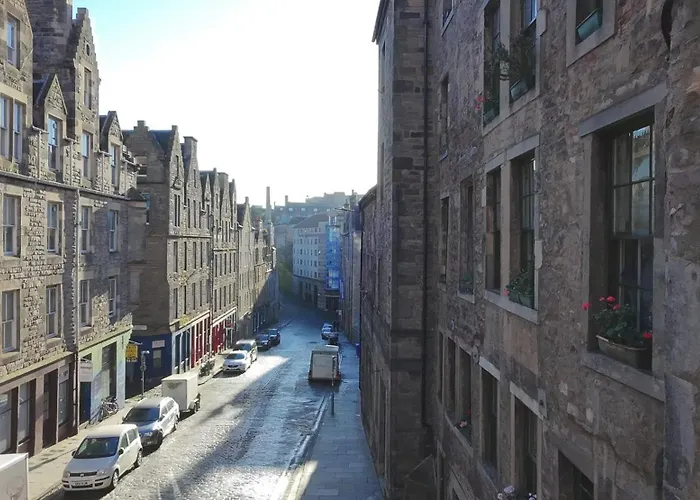 High Street - Over 18s Only, Backpackers Atmosphere (adults Only) * Эдинбург