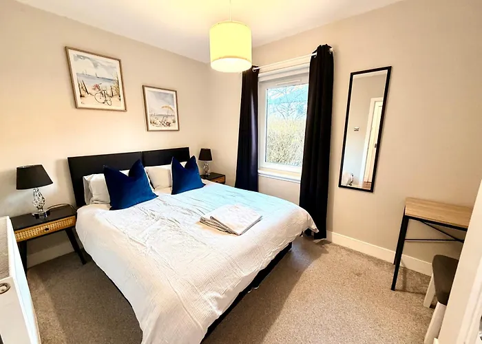 Nyaraló South Gyle House - Superfast Wifi And Free Parking - 7 Minutes From Airport *