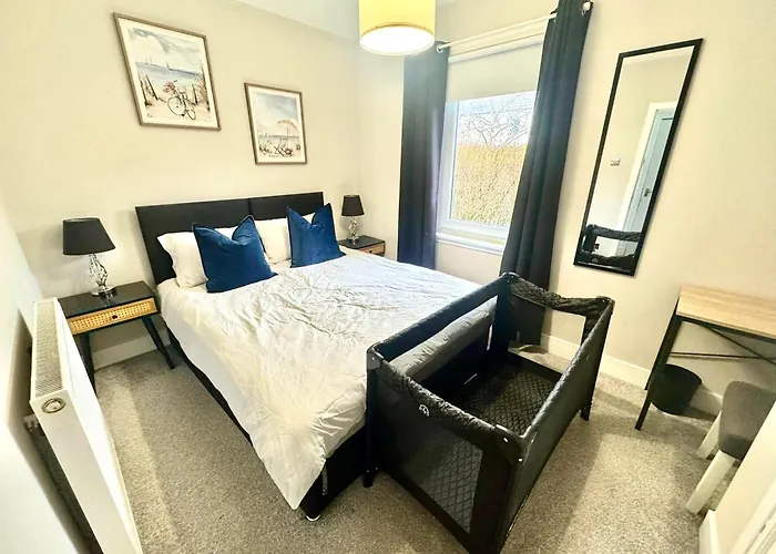 South Gyle House - Superfast Wifi And Free Parking - 7 Minutes From Airport * Edinburgh