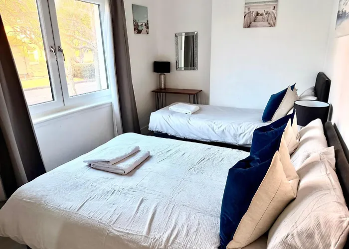 South Gyle House - Superfast Wifi And Free Parking - 7 Minutes From Airport Edinburgh