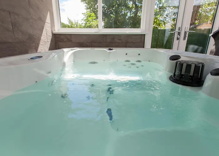 Luxurious Townhouse With Hot Tub 爱丁堡