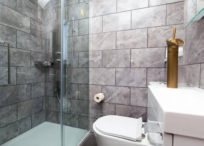 Luxurious Townhouse With Hot Tub 爱丁堡